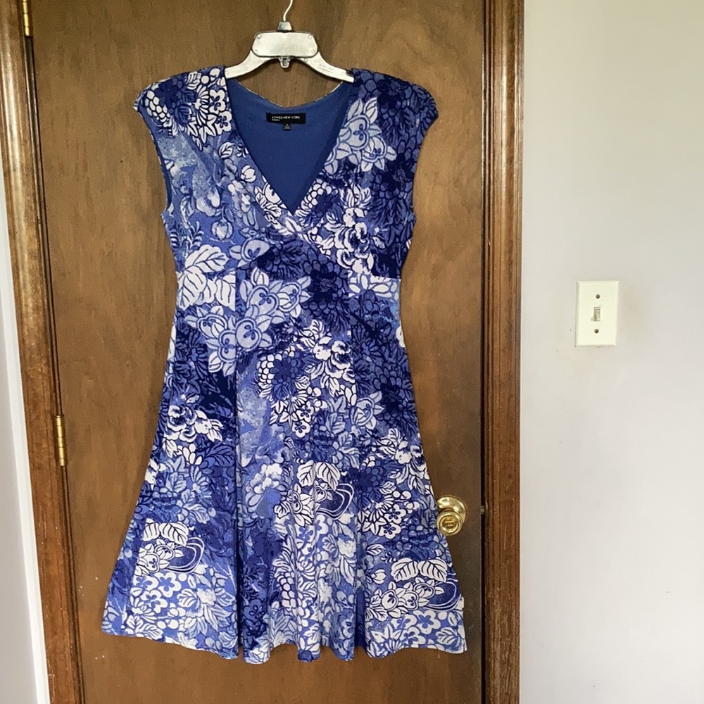 Jones New York floral fit & flare dress w stretch & shoulder pads 10 - Picture 11 of 17